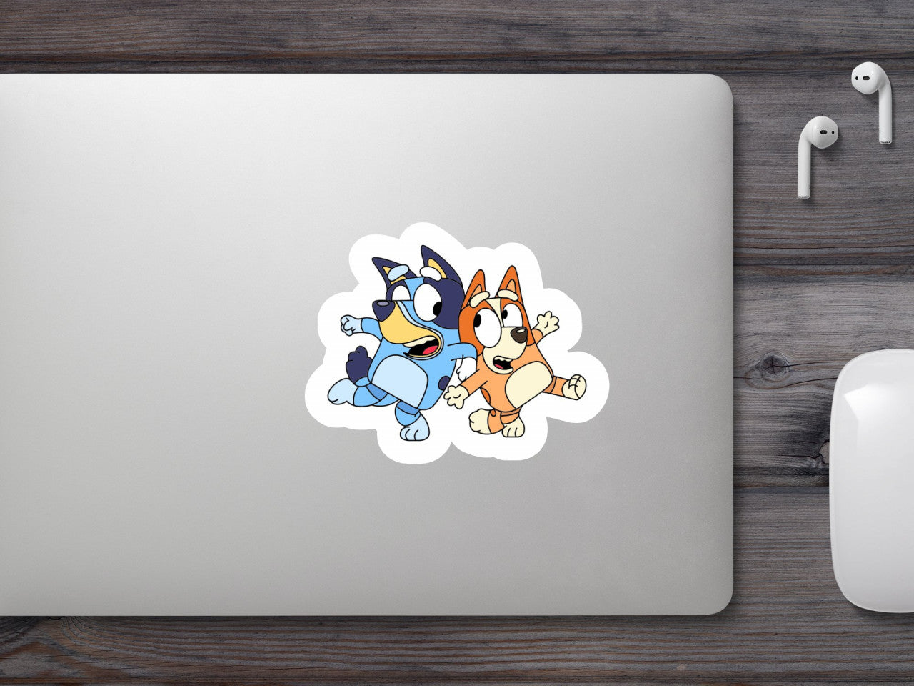 Set 4 bucati, Sticker decorativ, Bluey si Bingo la joaca, Rezistent la apa, NO8600, 10 cm, Multicolor