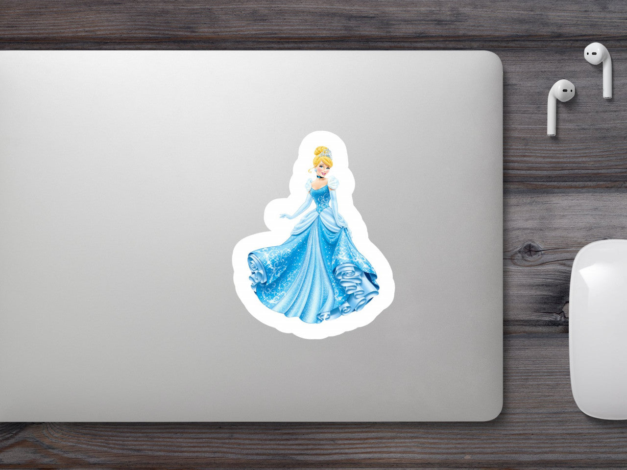 Set 4 bucati, Sticker decorativ, Cenusareasa si rochia incredibila, Rezistent la apa, NO8798, 10 cm, Multicolor