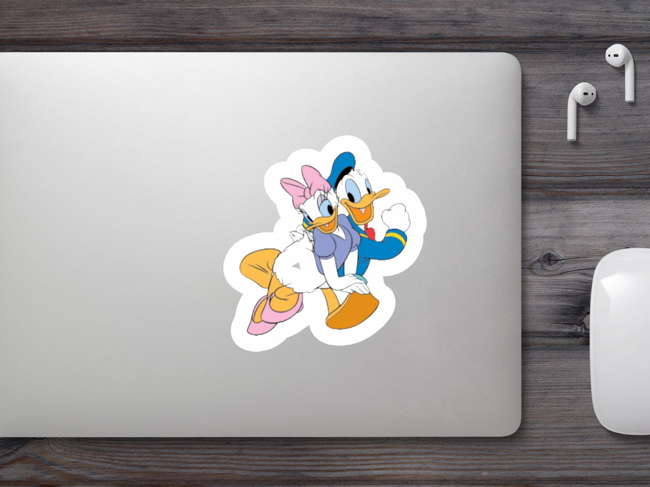 Set 4 bucati, Sticker decorativ, Daisy este indragostita de Donald, Rezistent la apa, NO8949, 10 cm, Multicolor