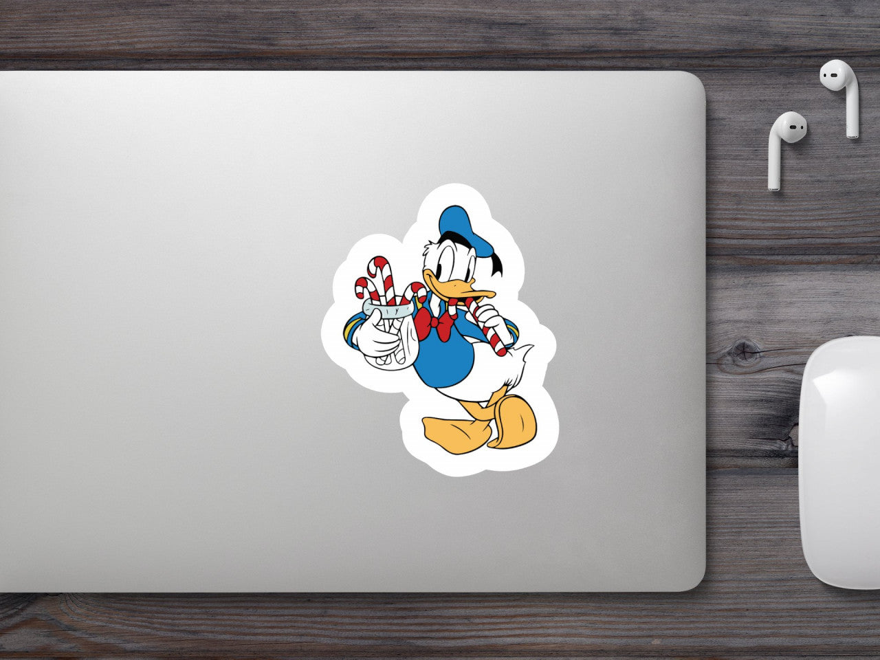 Set 4 bucati, Sticker decorativ, Donald Duck cu acadele, Rezistent la apa, NO9068, 10 cm, Multicolor