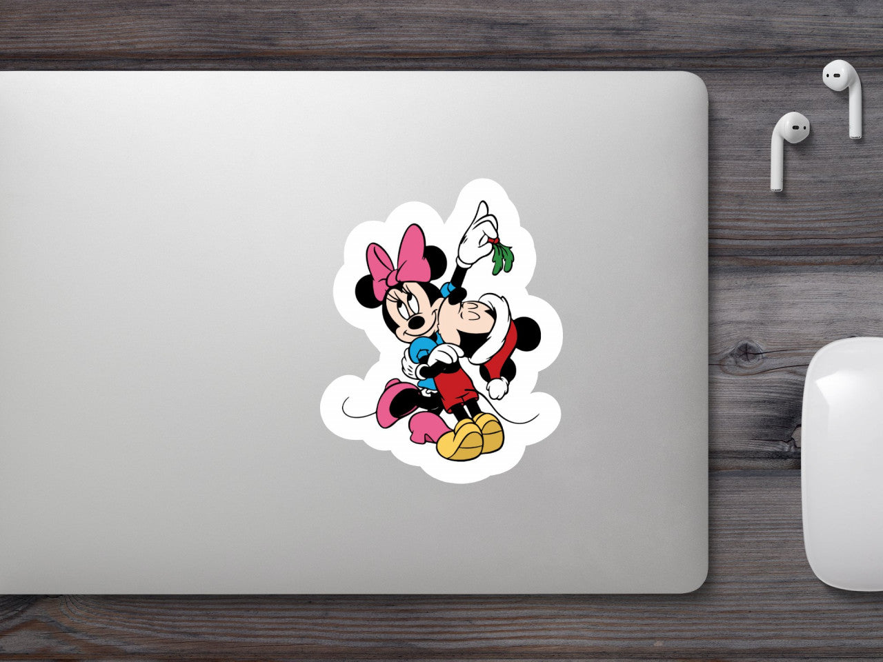 Set 5 bucati, Sticker decorativ, Mickey o pupa pe Minnie, Rezistent la apa, NO8122, 6 cm, Multicolor