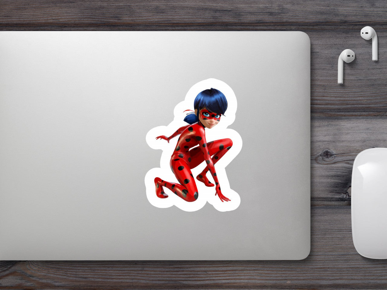 Set 5 bucati, Sticker decorativ, Miraculous Lady Bug pregatita de atac, Rezistent la apa, NO8159, 6 cm, Multicolor