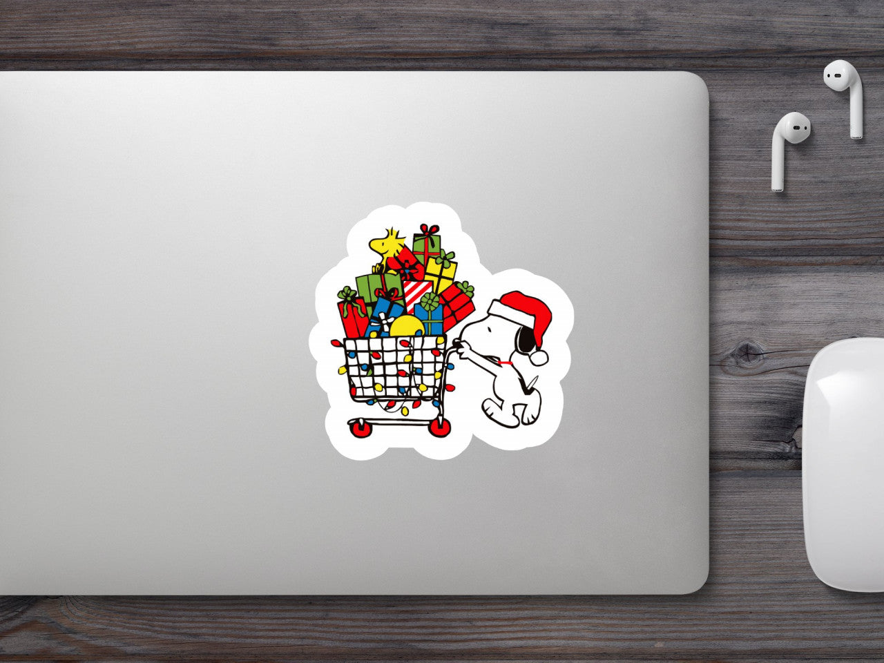 Set 5 bucati, Sticker decorativ, Snoopy Cadouri de Craciun, Rezistent la apa, NO8468, 6 cm, Multicolor