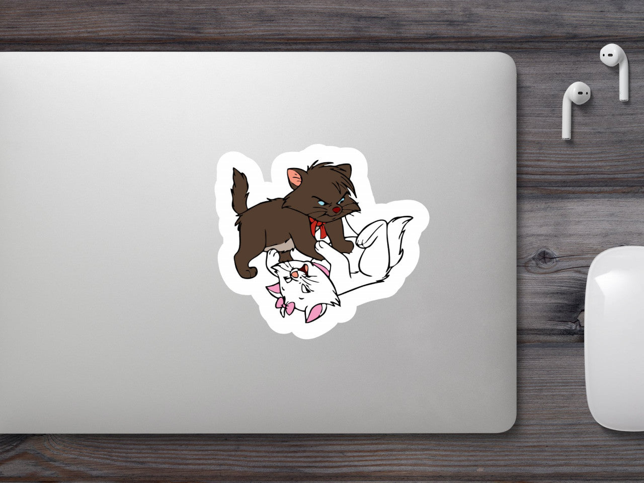 Set 5 bucati, Sticker decorativ, The Aristocats Berlioz si Marie la joaca, Rezistent la apa, NO8427, 6 cm, Multicolor