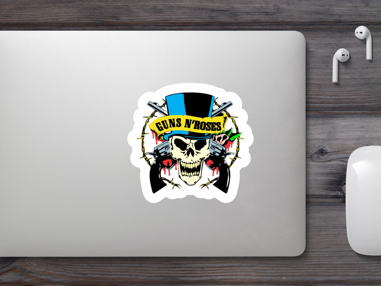 Set 4 bucati, Sticker decorativ, Craniu cu pistoale Guns N' Roses, Rezistent la apa, NO8926, 10 cm, Multicolor