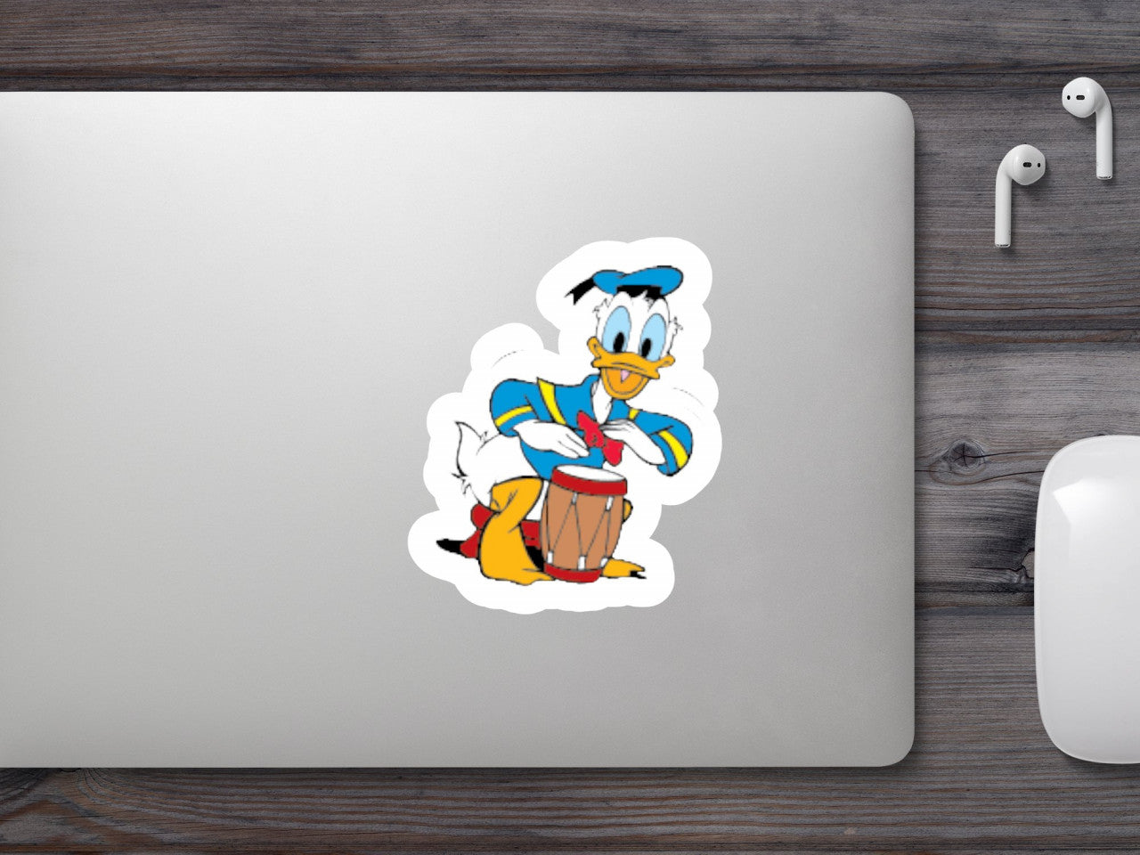 Set 4 bucati, Sticker decorativ, Donald Duck bate tarabana, Rezistent la apa, NO9067, 10 cm, Multicolor