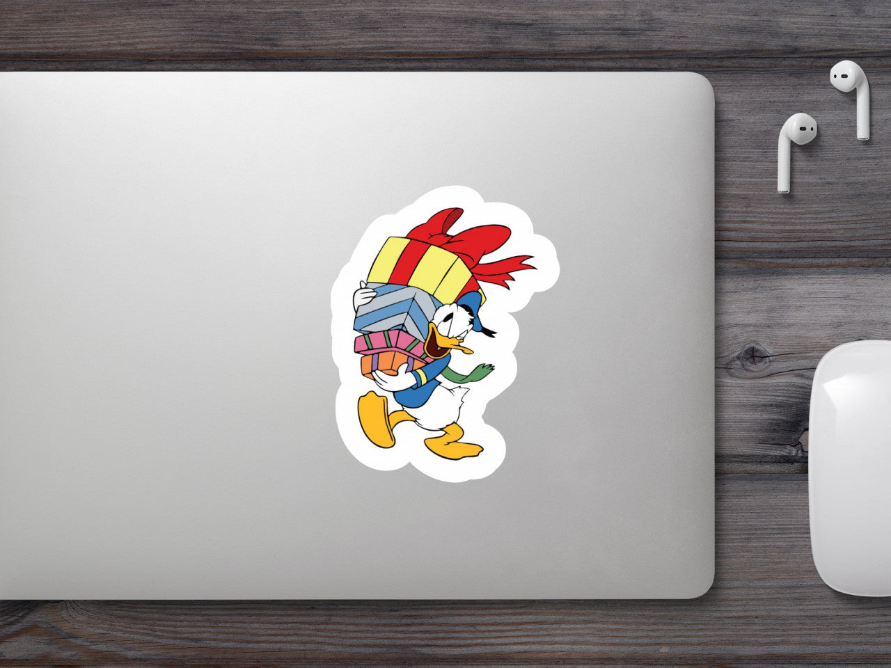 Set 4 bucati, Sticker decorativ, Donald Duck de craciun, Rezistent la apa, NO9072, 10 cm, Multicolor