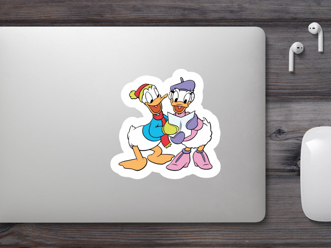 Set 4 bucati, Sticker decorativ, Donald si Daisy, Rezistent la apa, NO9077, 10 cm, Multicolor
