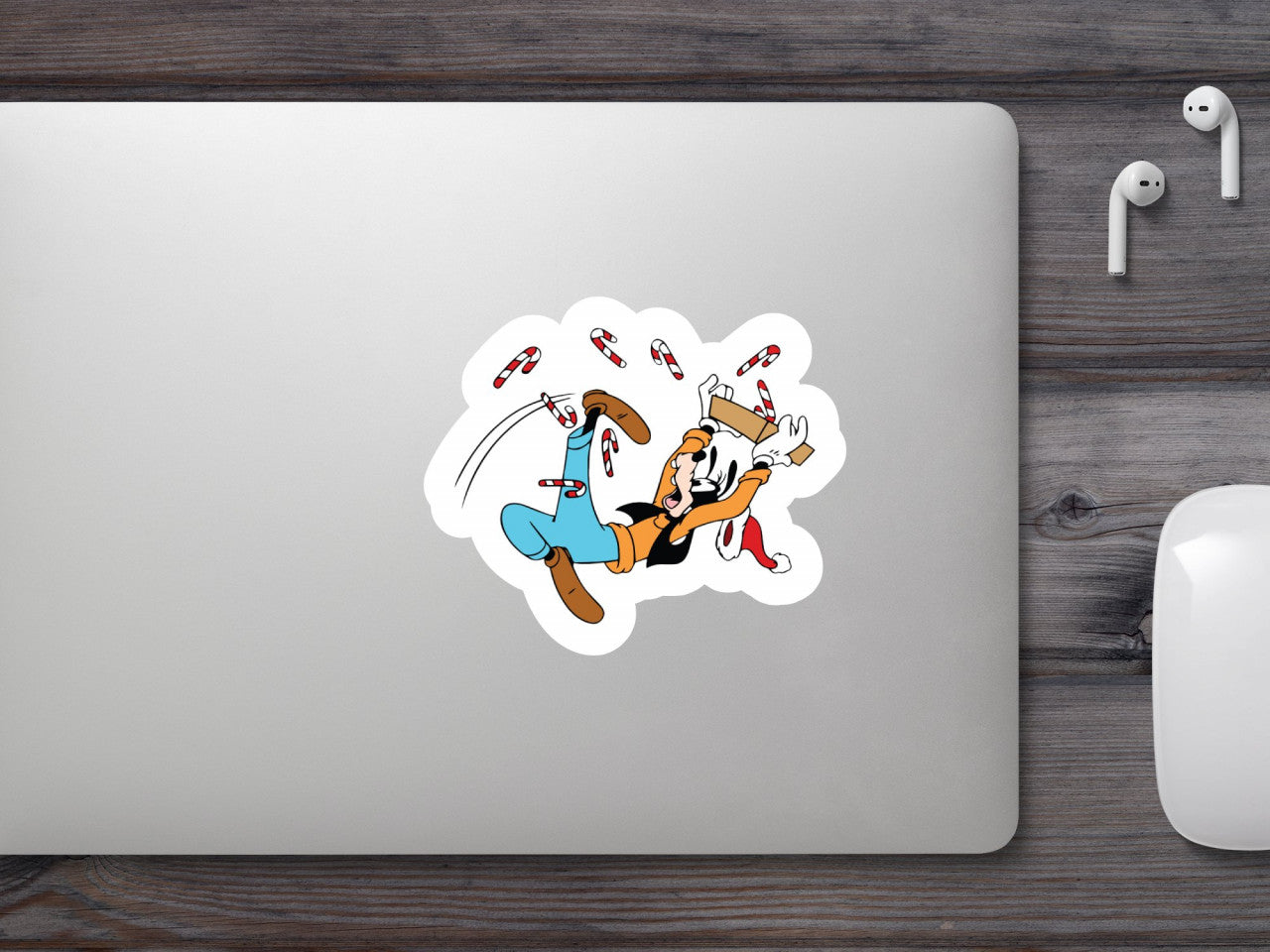 Set 4 bucati, Sticker decorativ, Goofy si acadelele poznase, Rezistent la apa, NO9493, 10 cm, Multicolor