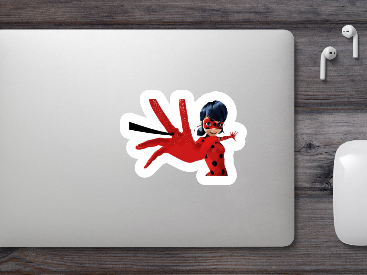Set 5 bucati, Sticker decorativ, Miraculous Ladybug luptand, Rezistent la apa, NO8166, 6 cm, Multicolor